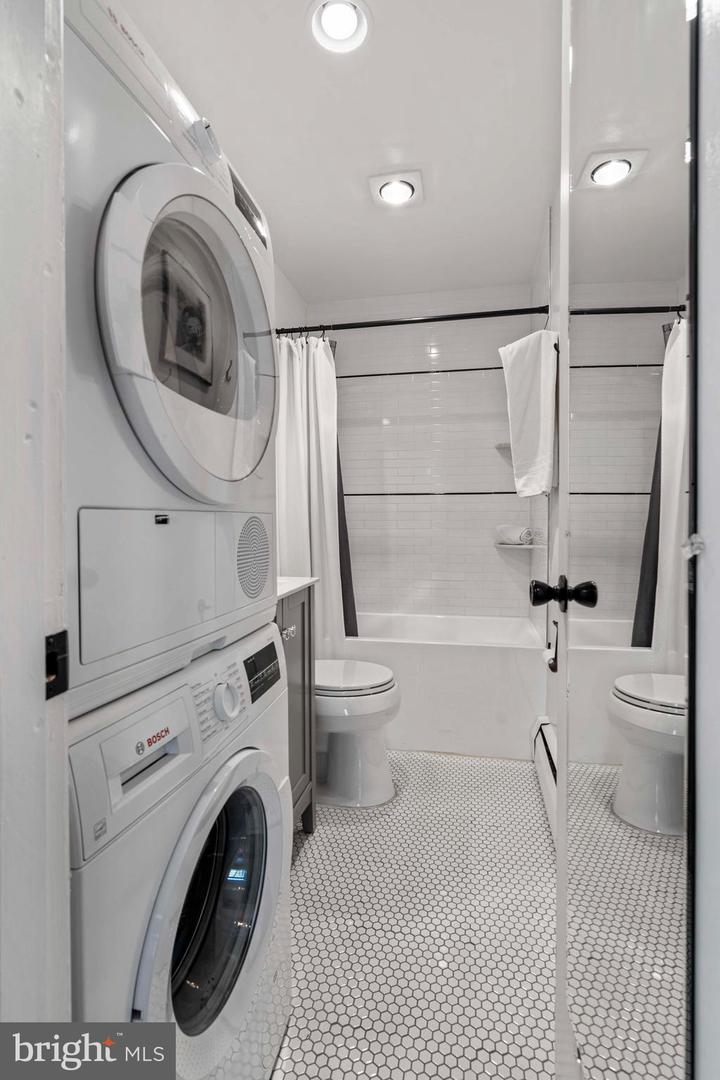 101 7TH STREET SE Unit: 6