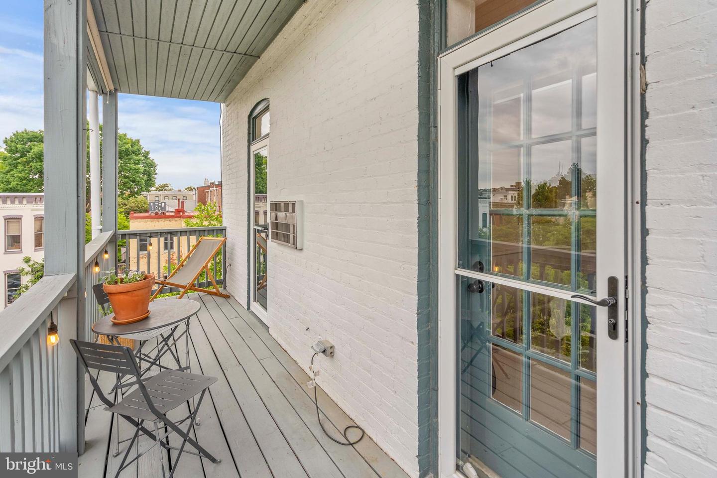 101 7TH STREET SE Unit: 6