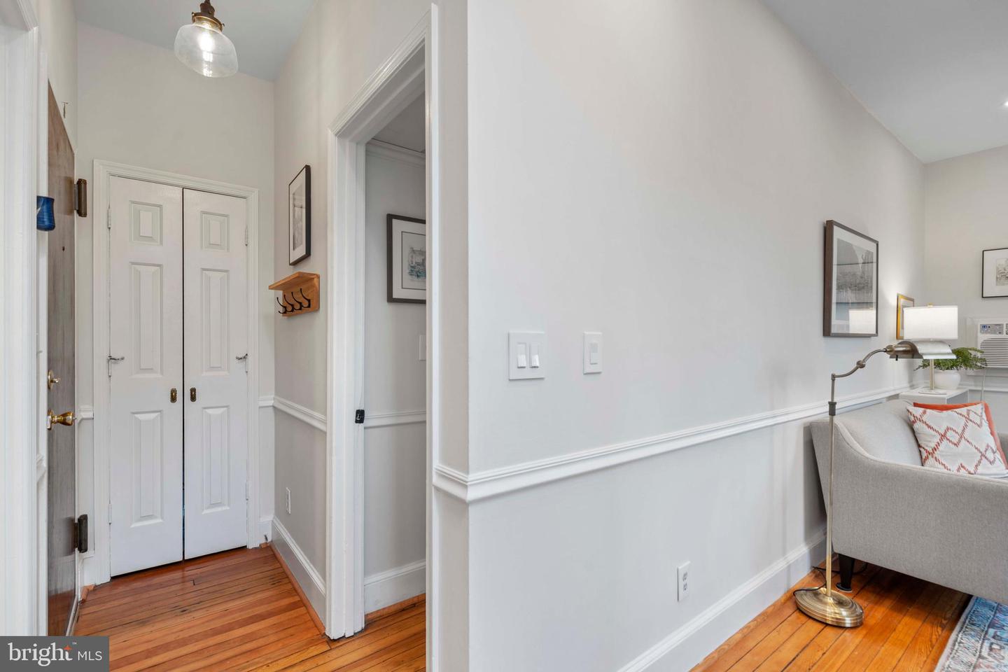 101 7TH STREET SE Unit: 6