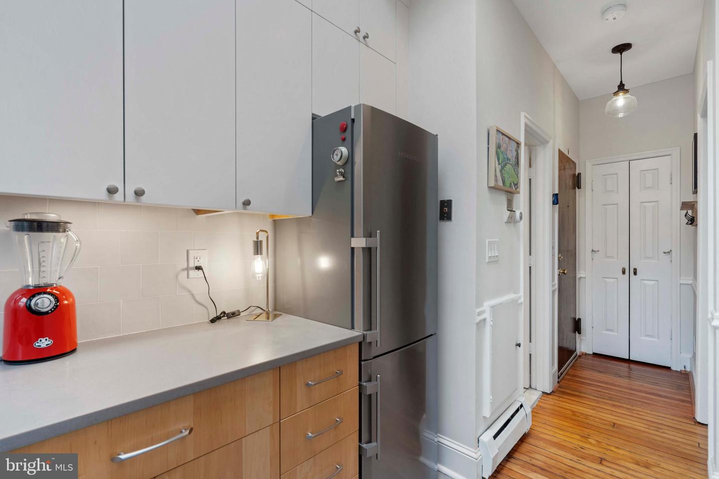 101 7TH STREET SE Unit: 6