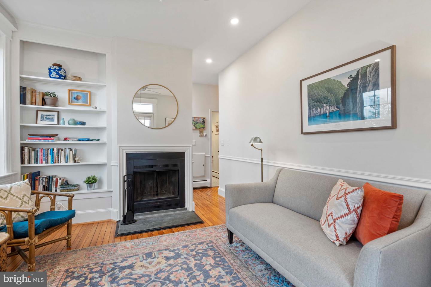 101 7TH STREET SE Unit: 6