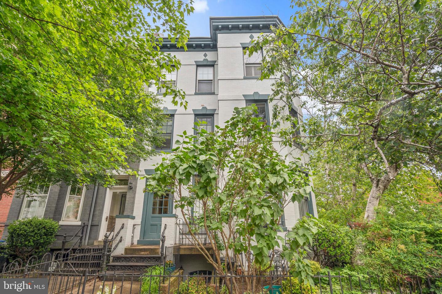 101 7TH STREET SE Unit: 6