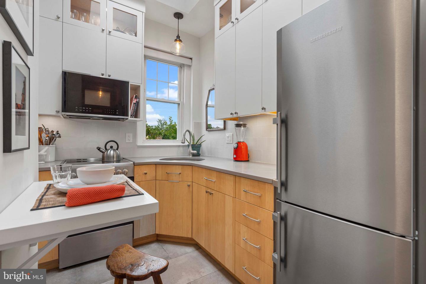 101 7TH STREET SE Unit: 6