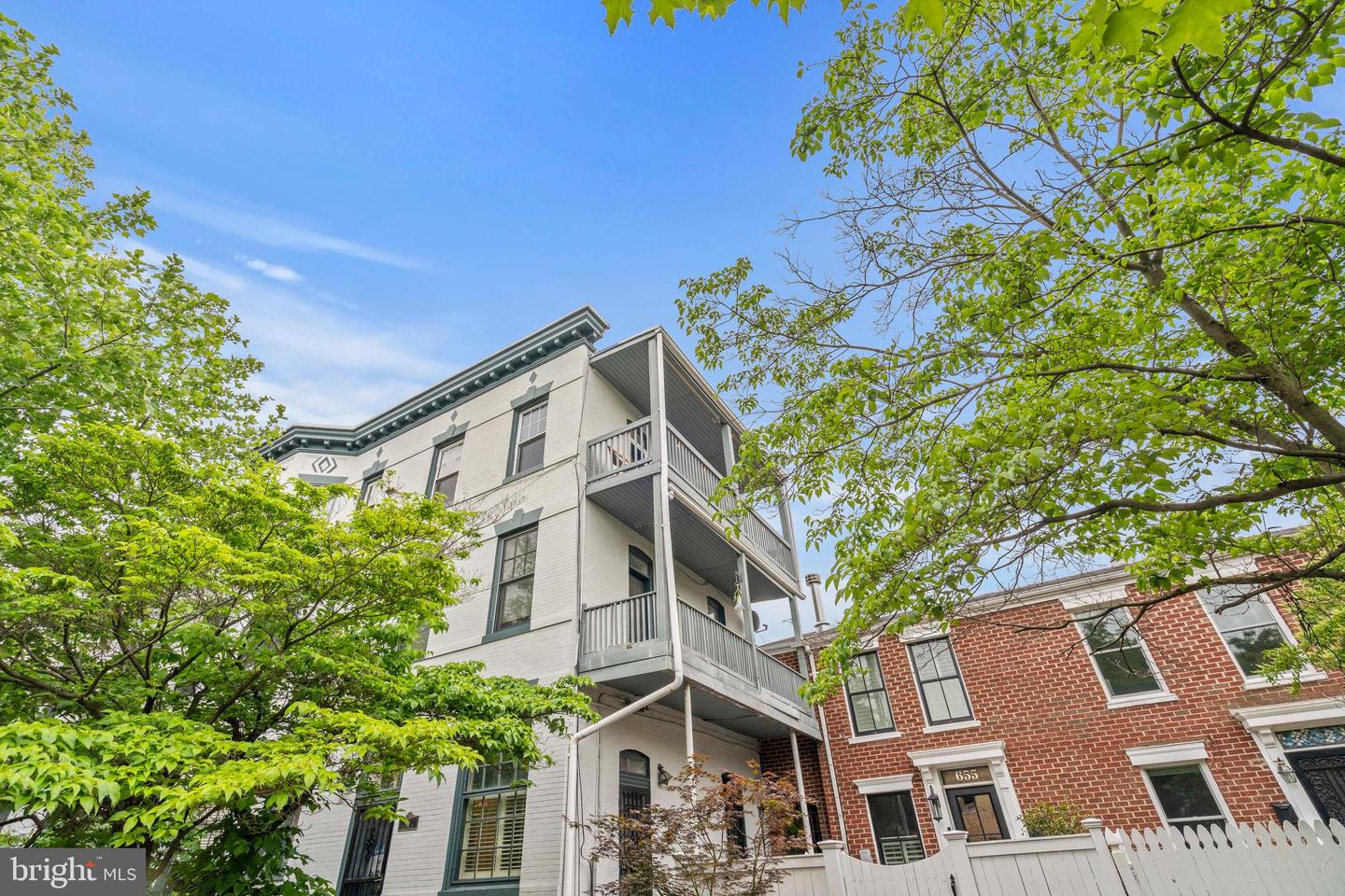 101 7TH STREET SE Unit: 6
