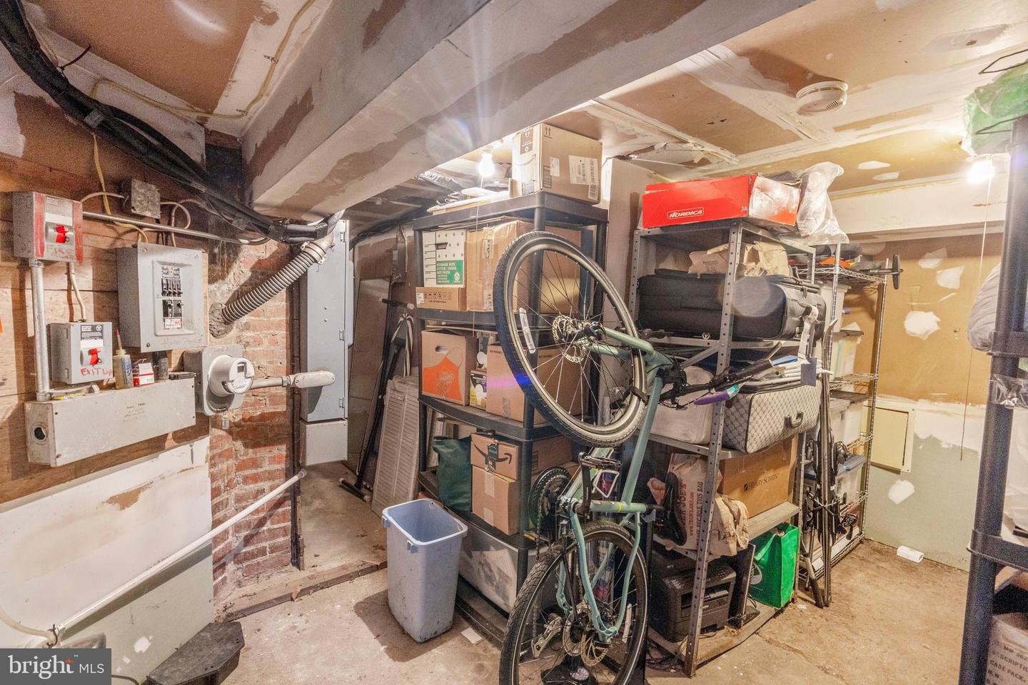 101 7TH STREET SE Unit: 6