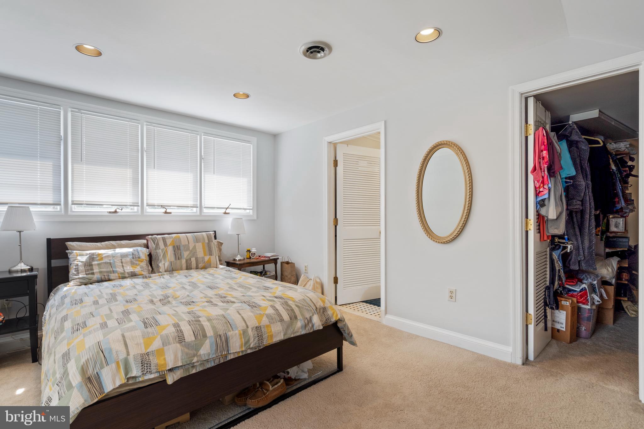 732 11TH SE