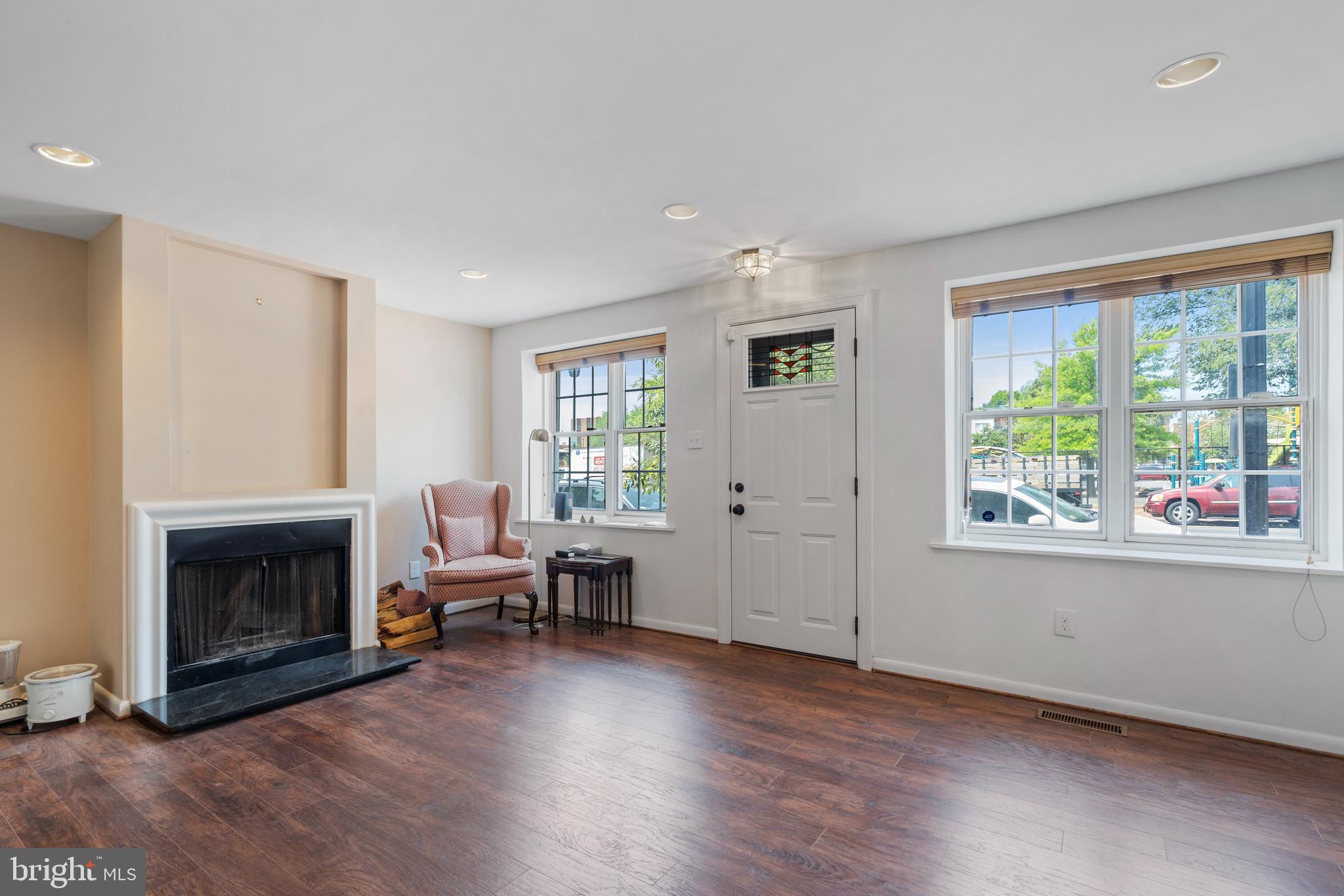 732 11TH SE