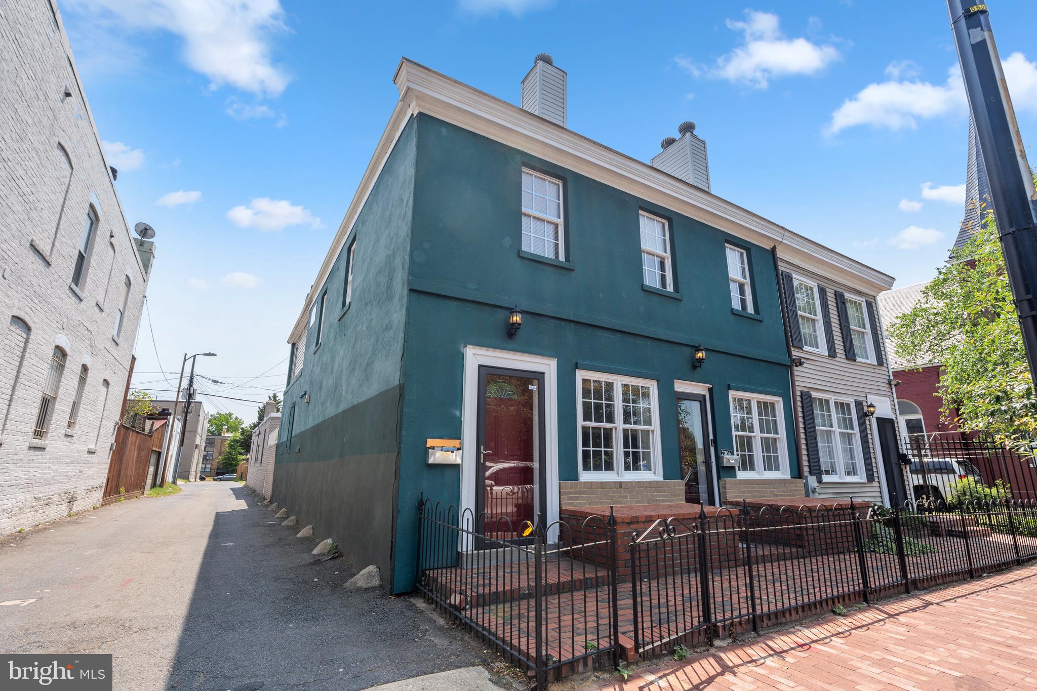 732 11TH SE