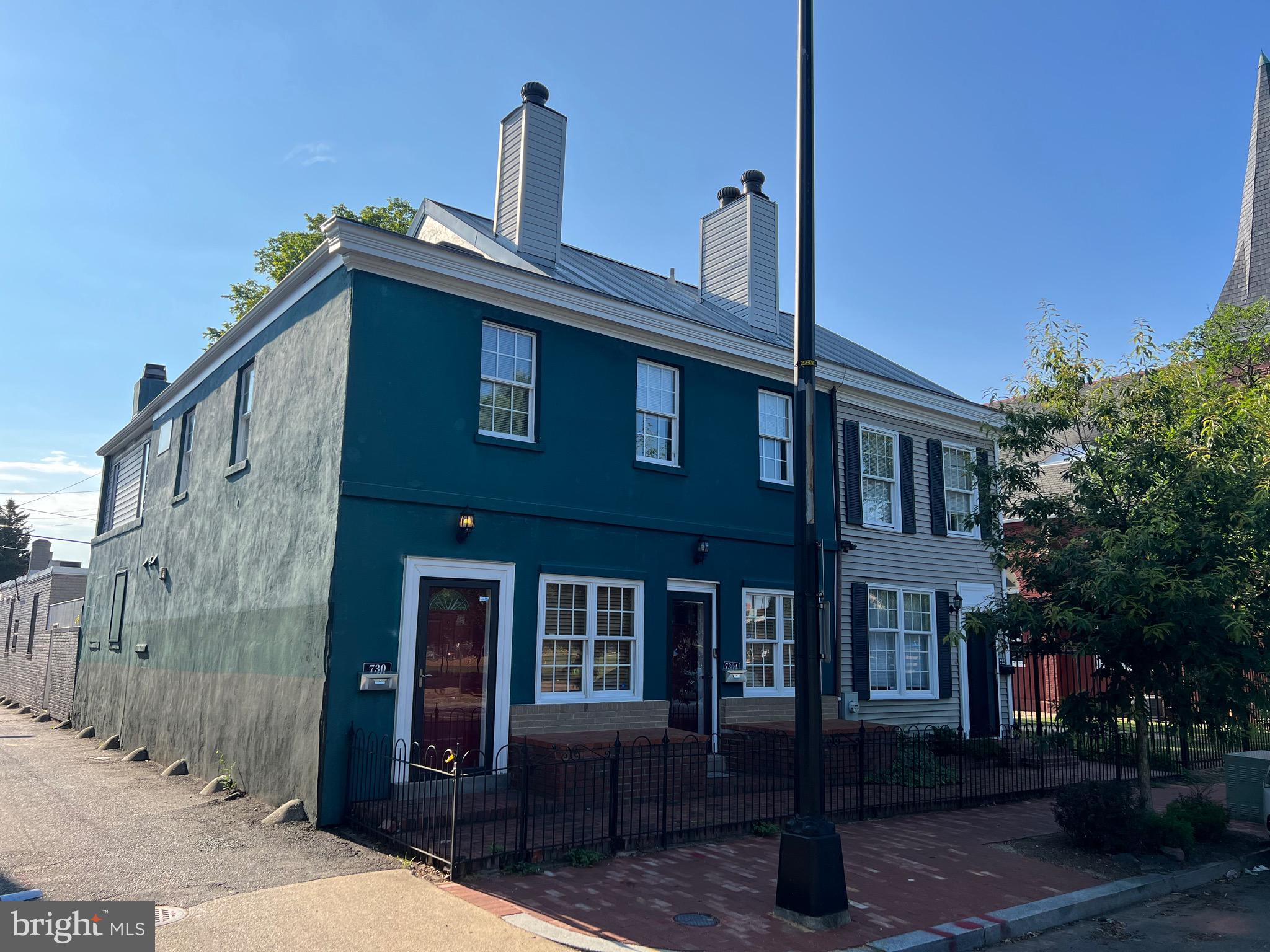 732 11TH SE