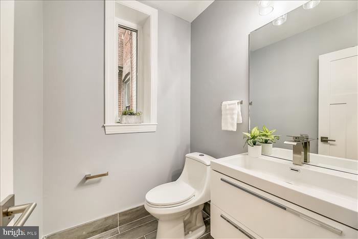 1410 NEWTON STREET NW Unit: 1