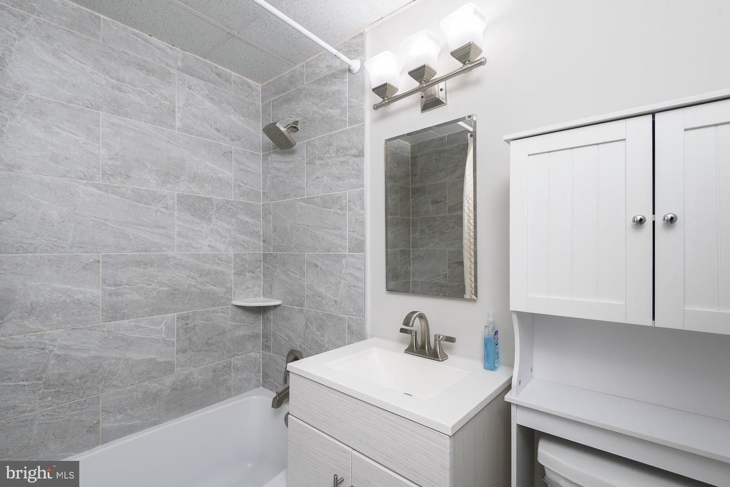 115 D STREET SE Unit: 202