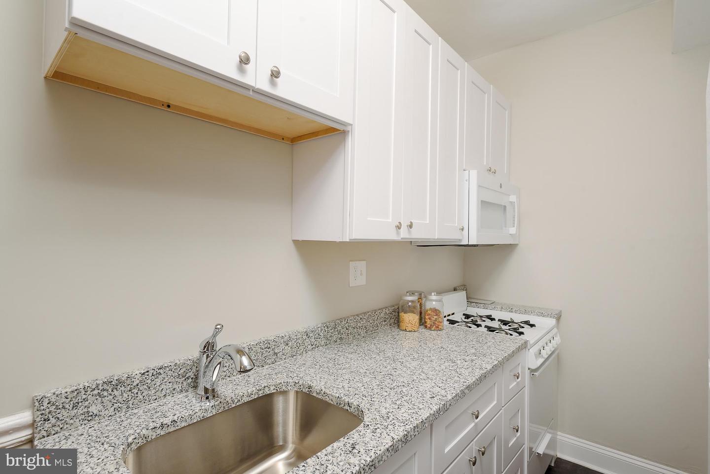 115 D STREET SE Unit: 202