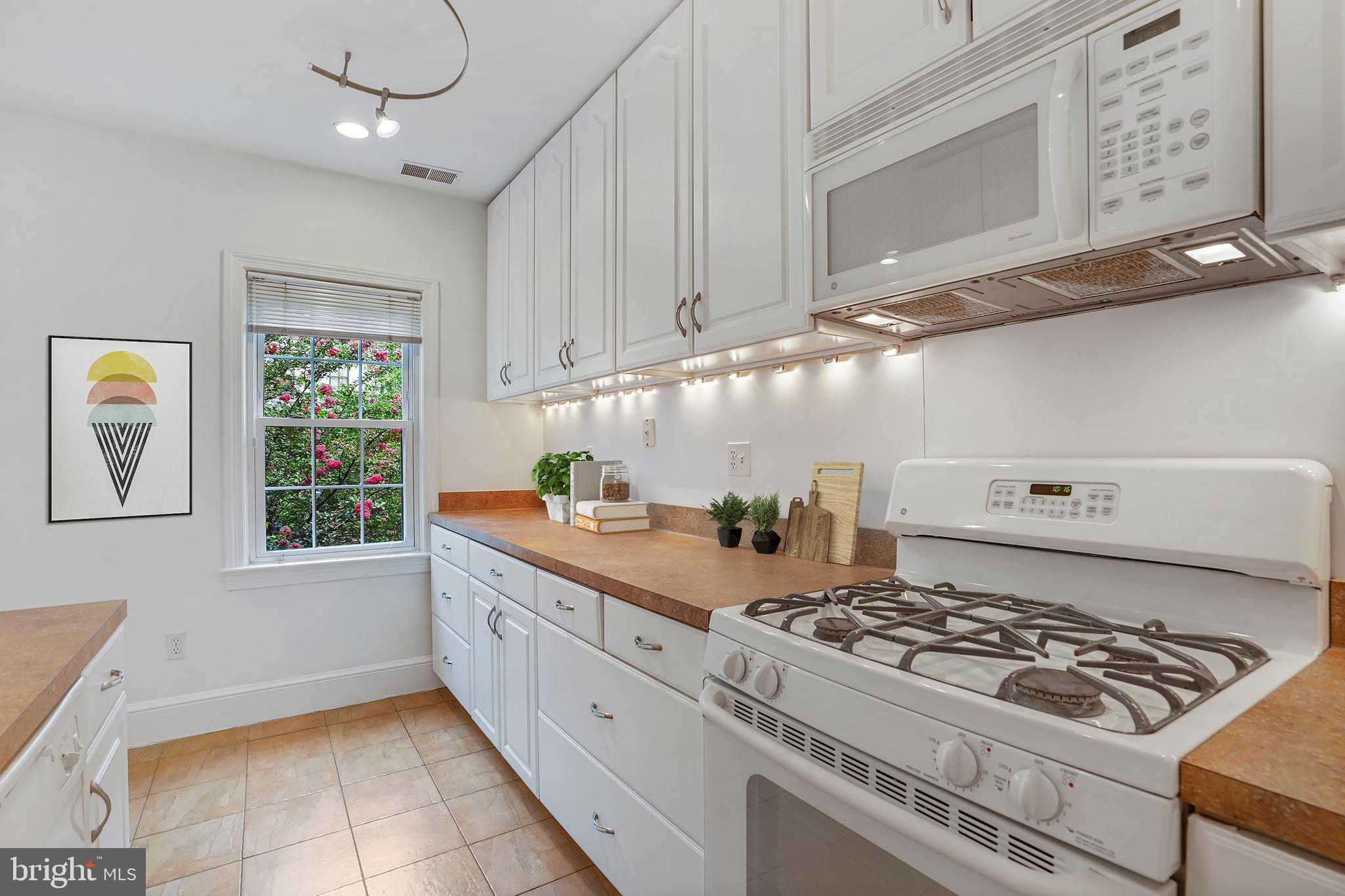 909 E STREET SE Unit: 5