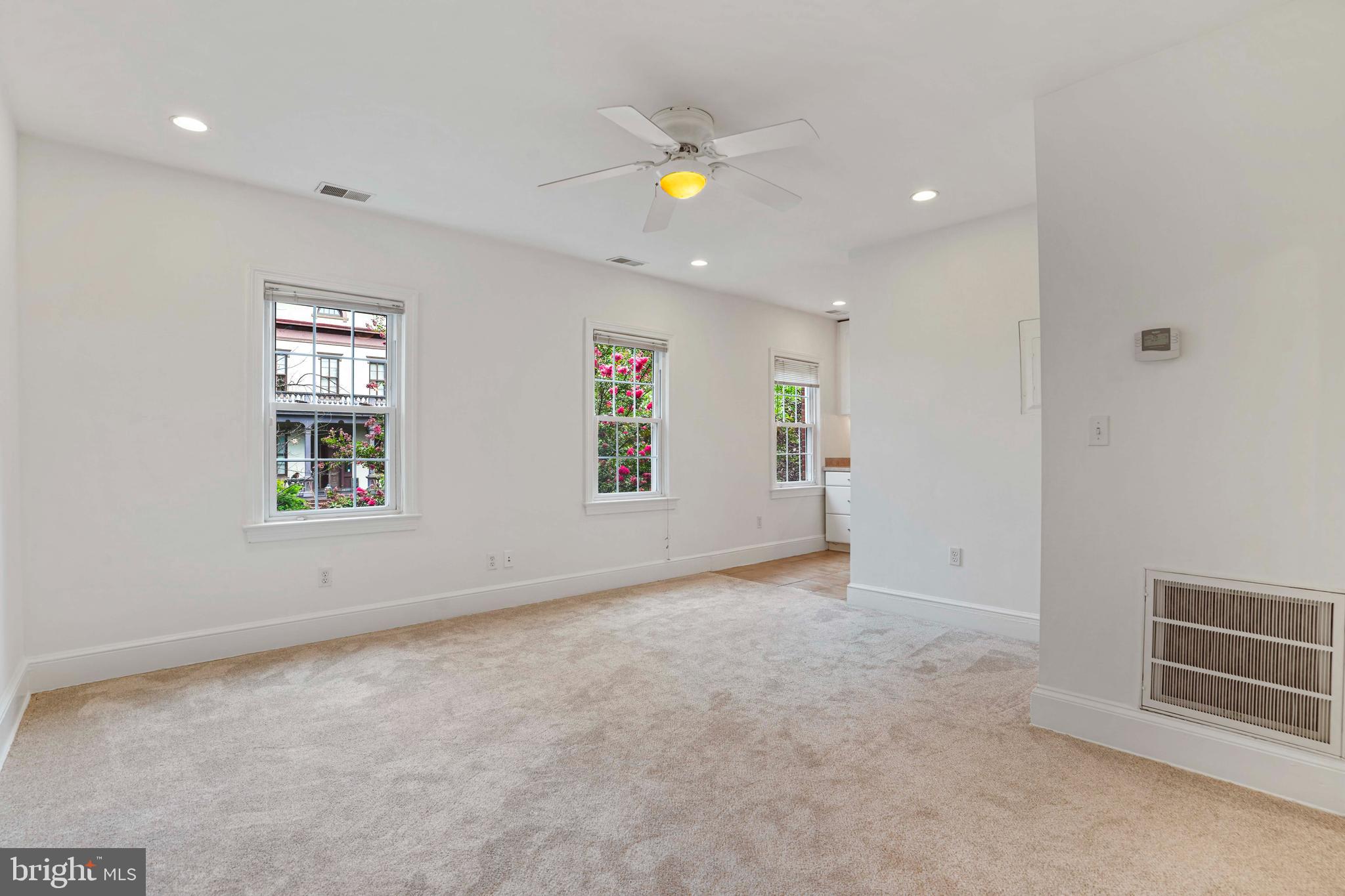 909 E STREET SE Unit: 5
