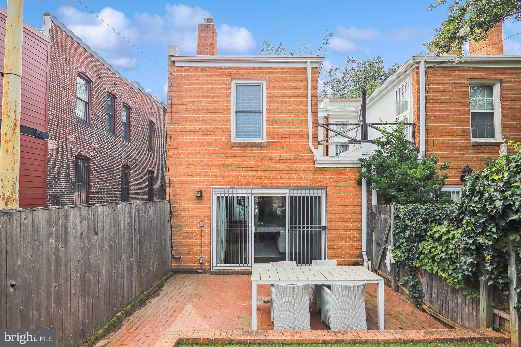 322 8TH STREET SE