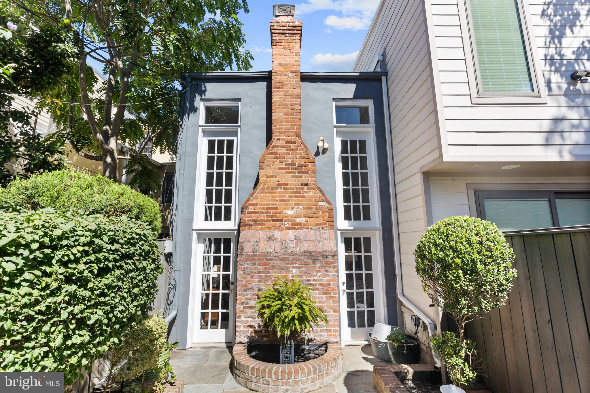 209 C STREET NE