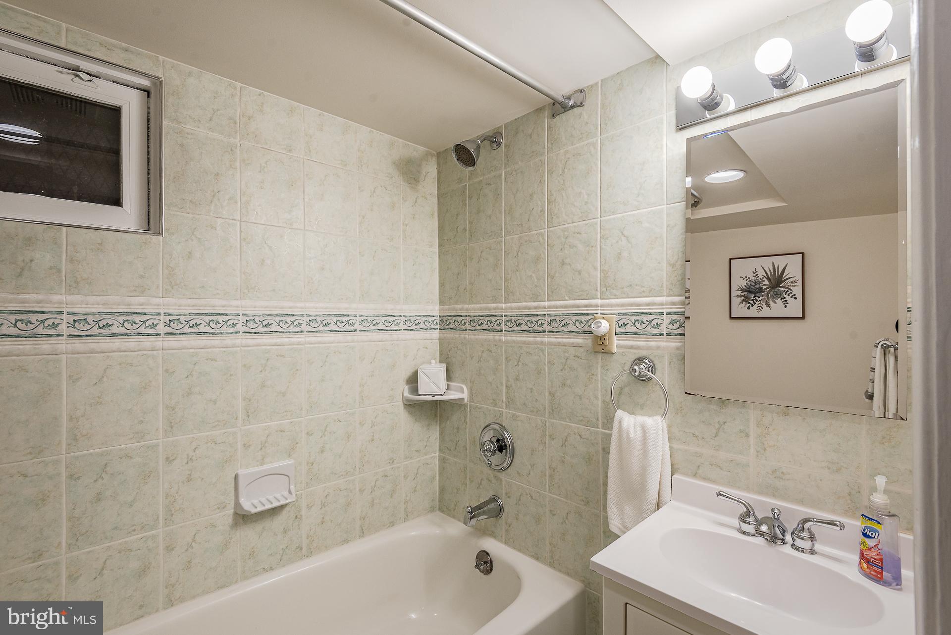 1330 INDEPENDENCE AVENUE SE