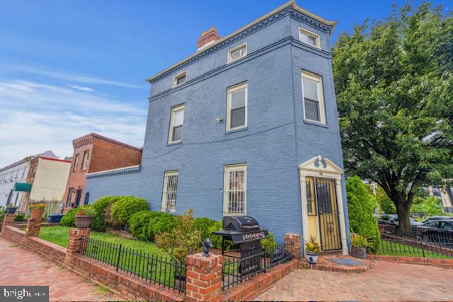 929 POTOMAC AVENUE SE