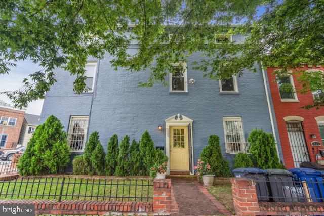 929 POTOMAC AVENUE SE