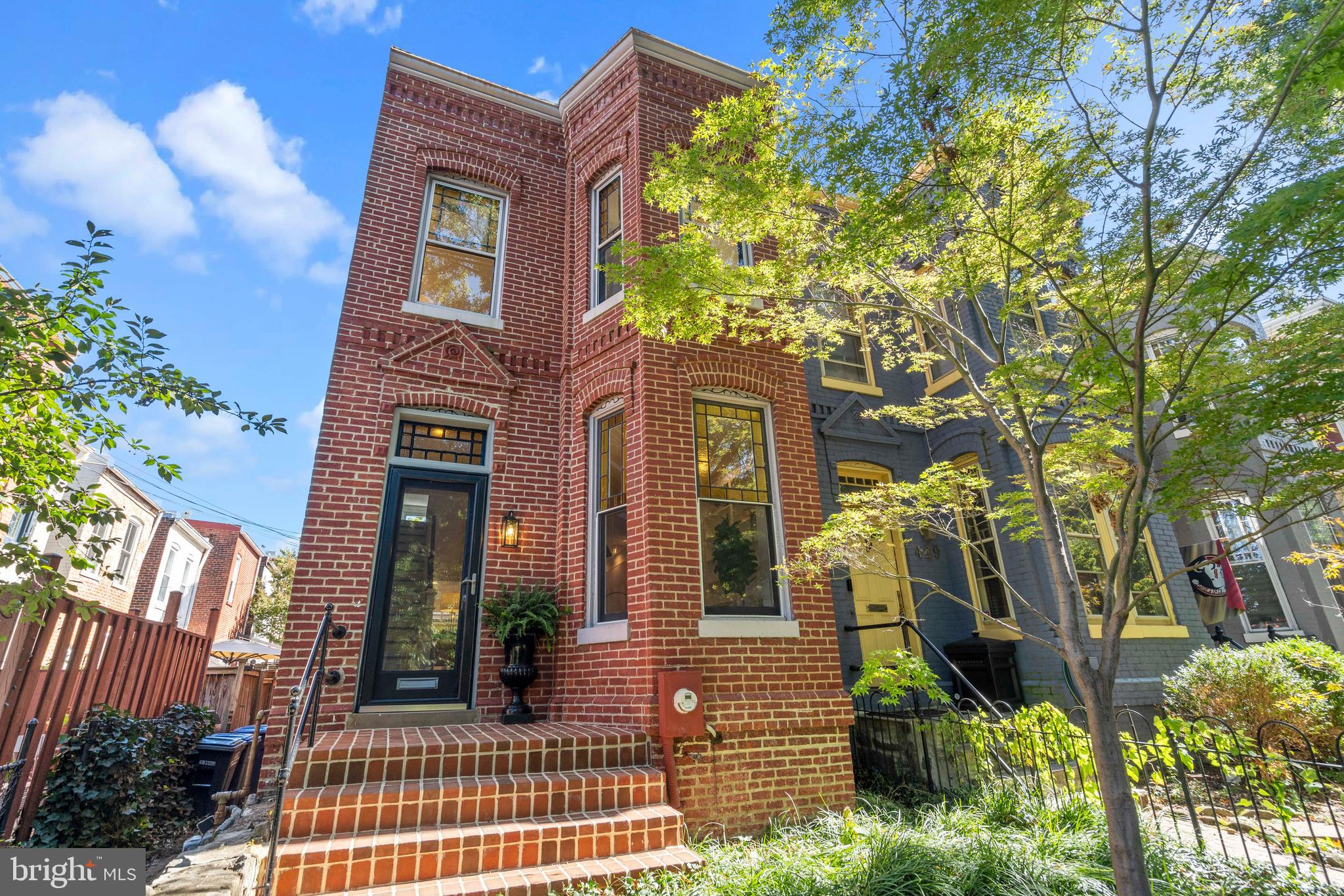 431 3rd STREET NE