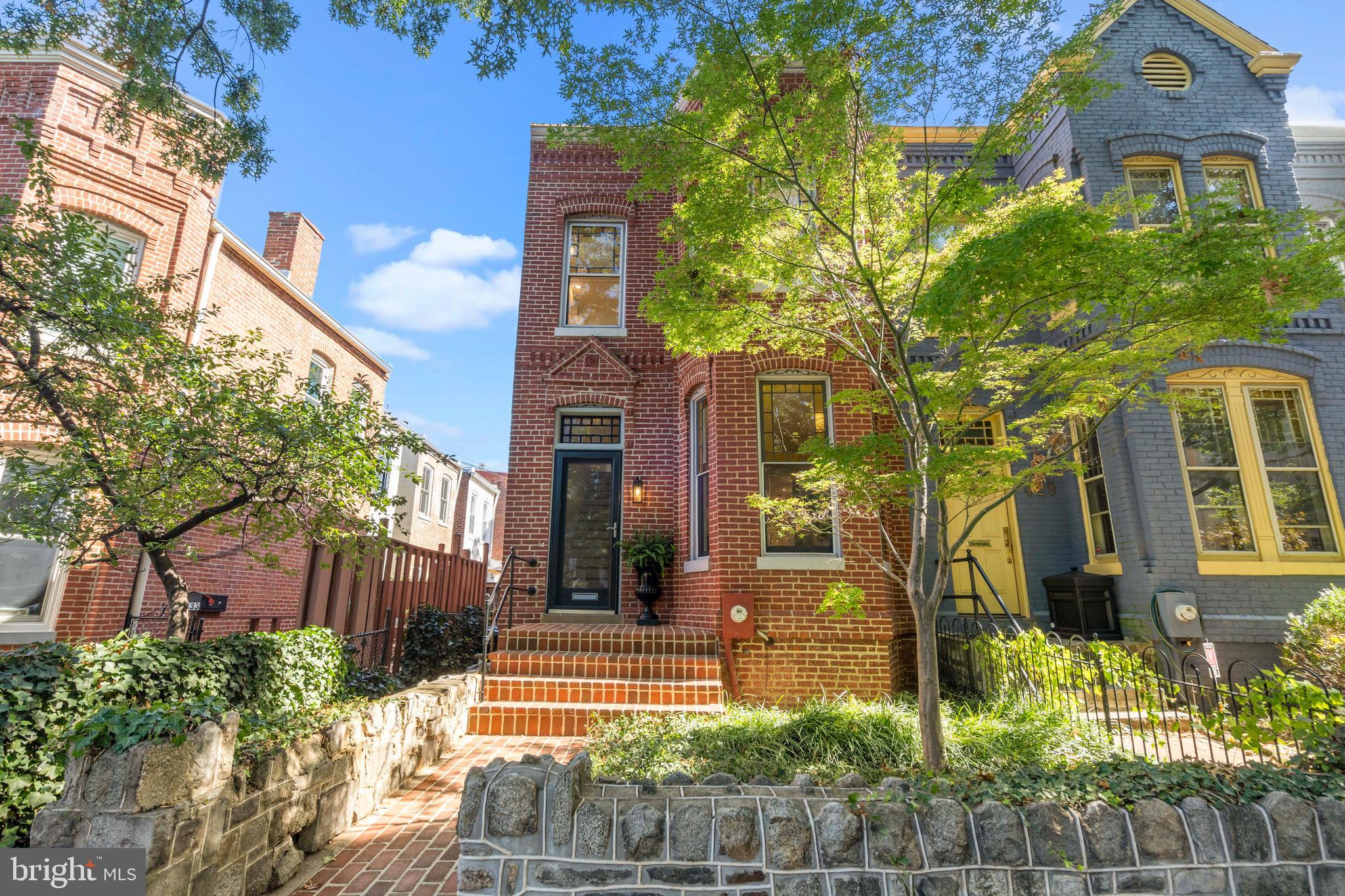431 3rd STREET NE
