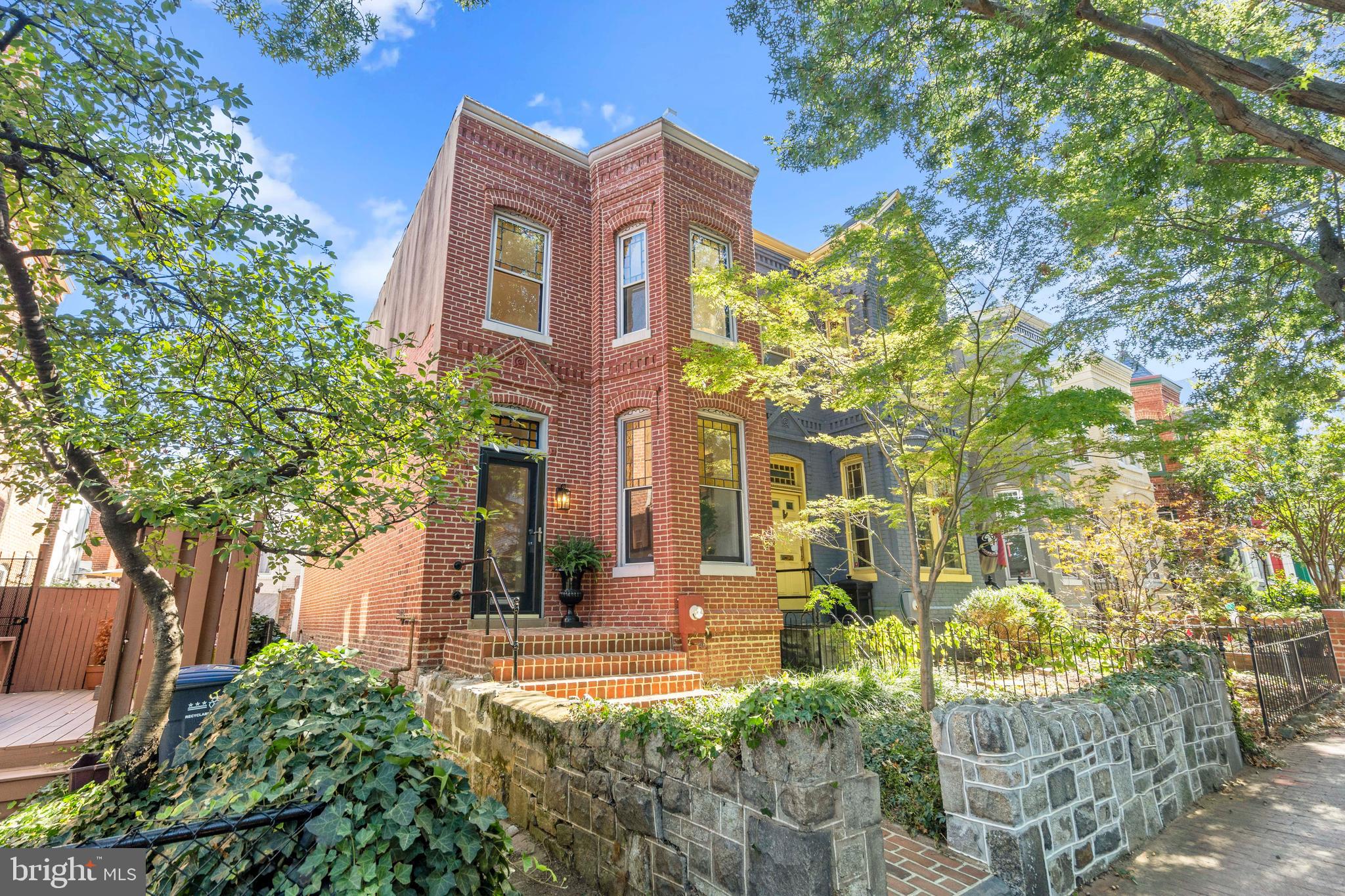 431 3rd STREET NE