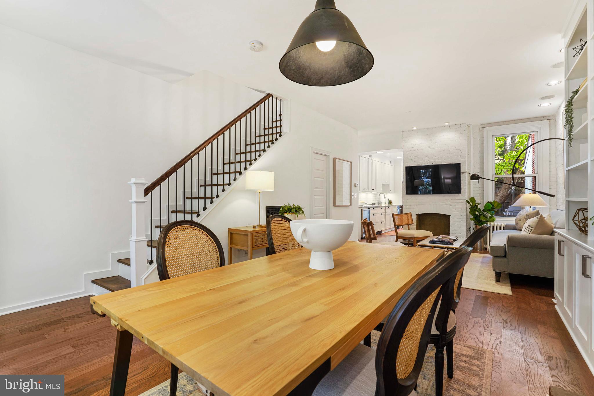431 3rd STREET NE