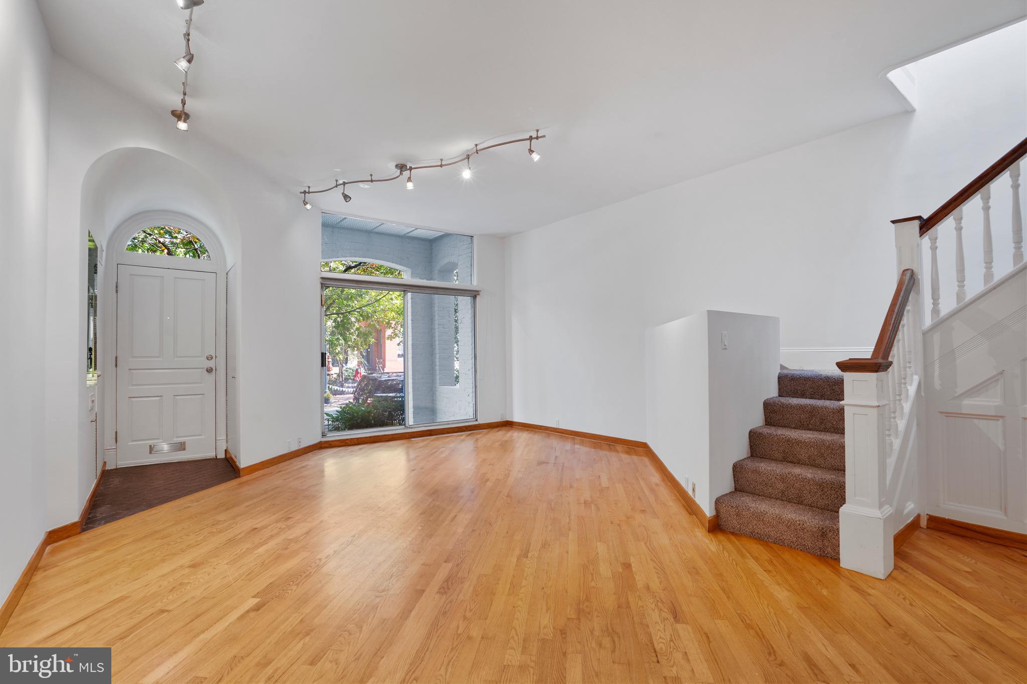 13 9th STREET SE