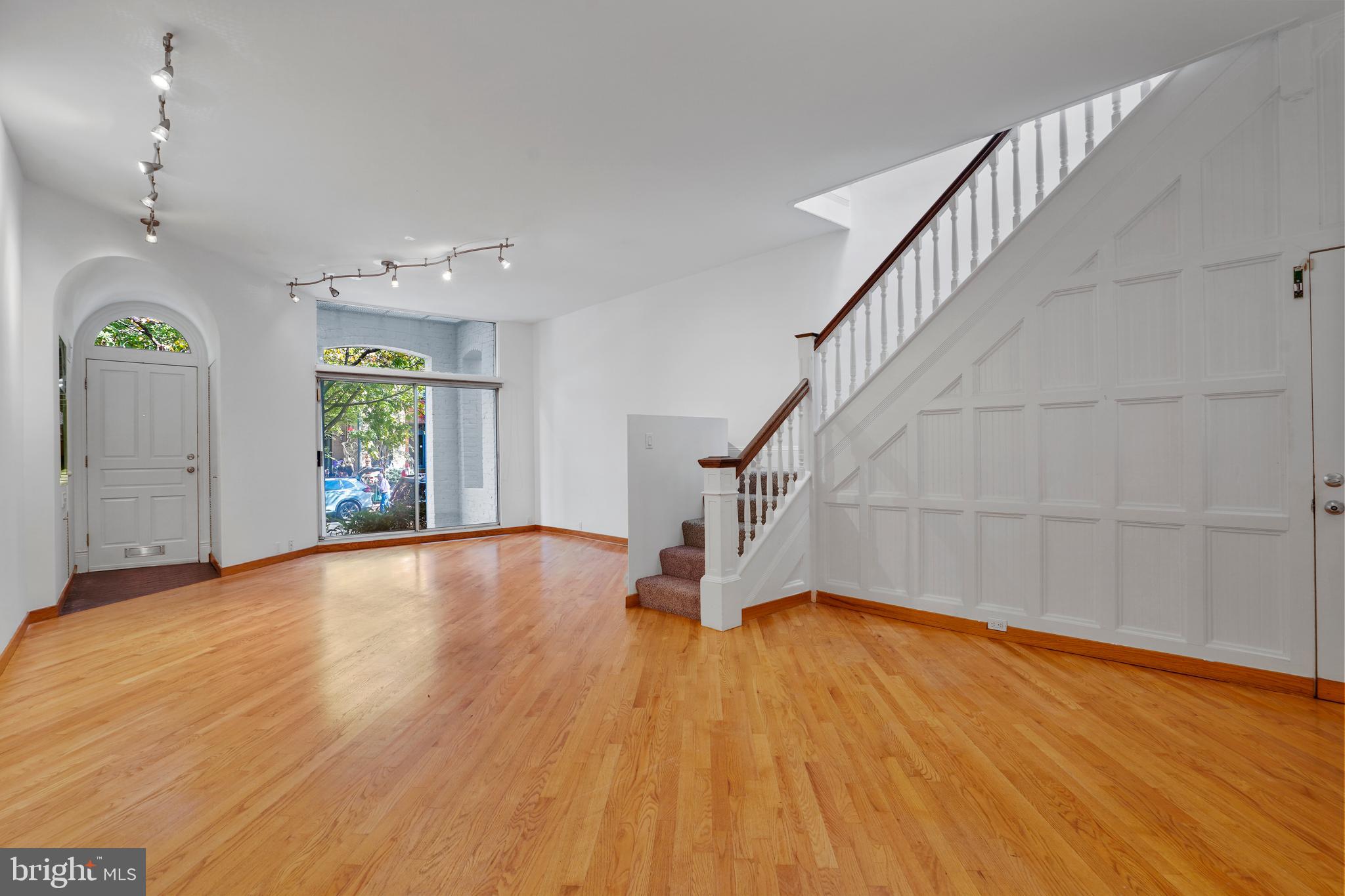 13 9th STREET SE