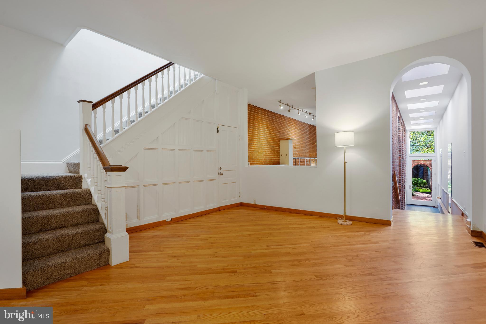 13 9th STREET SE