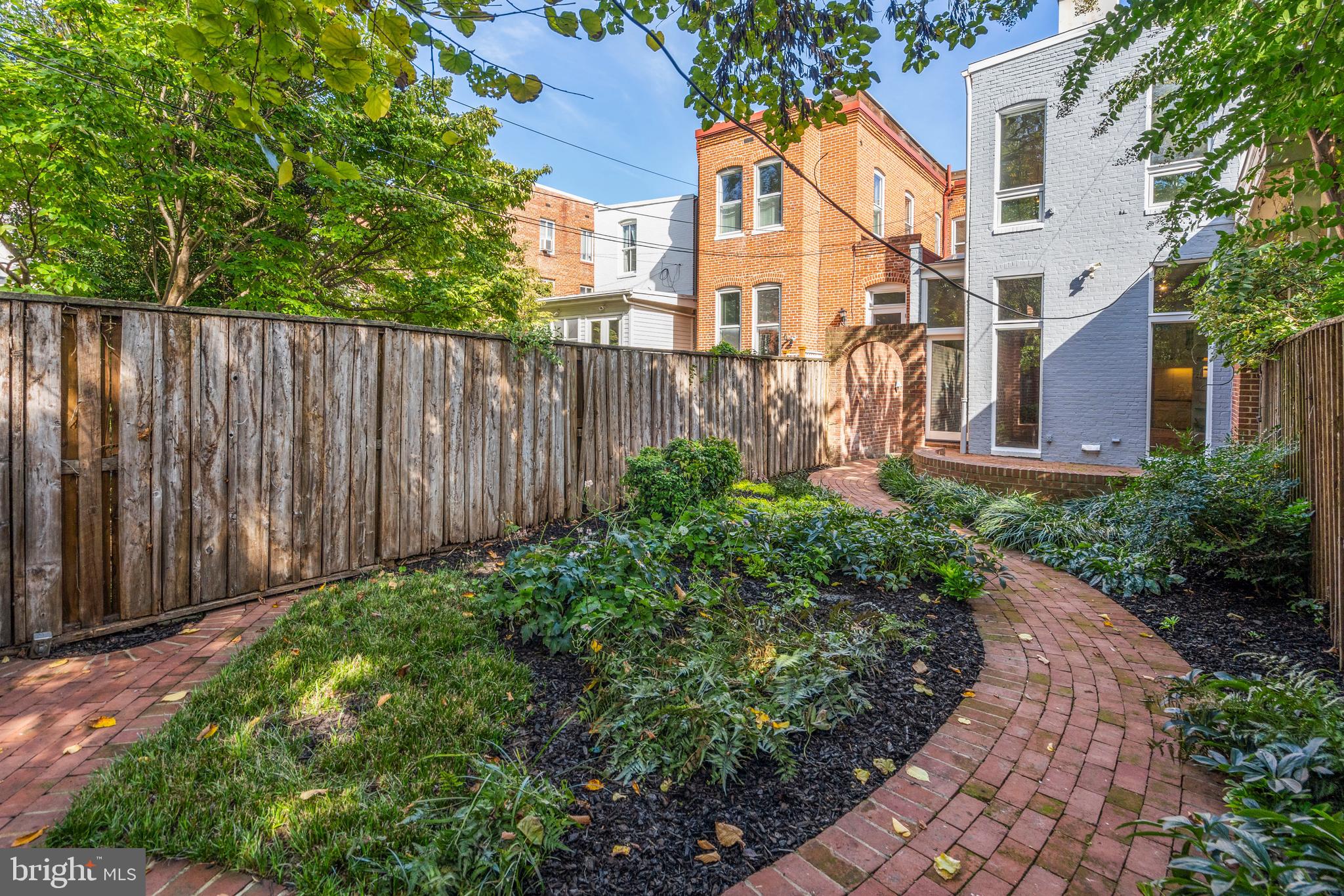 13 9th STREET SE