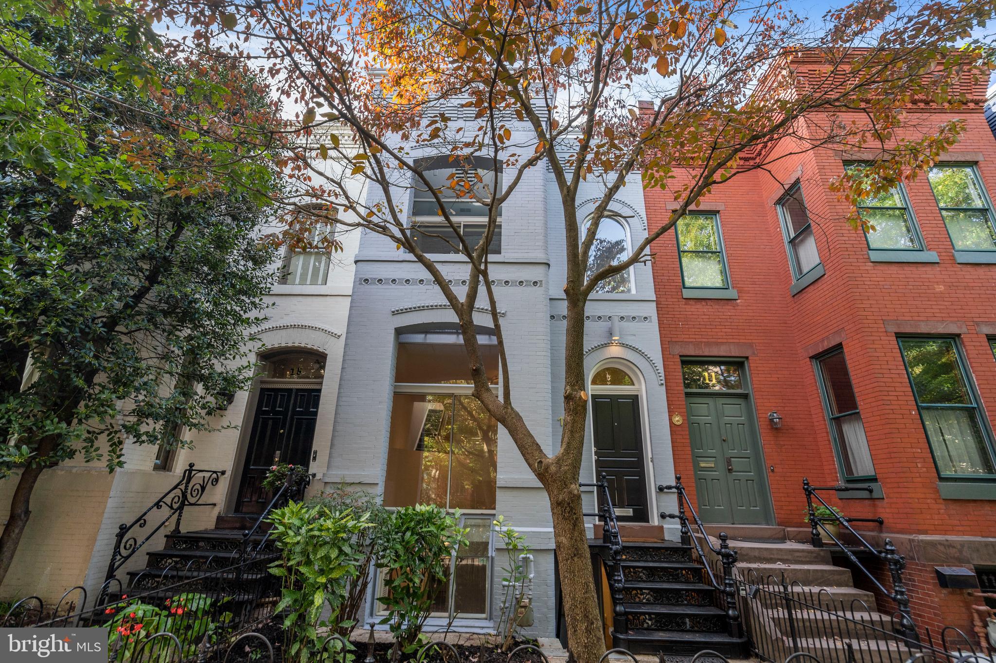 13 9th STREET SE
