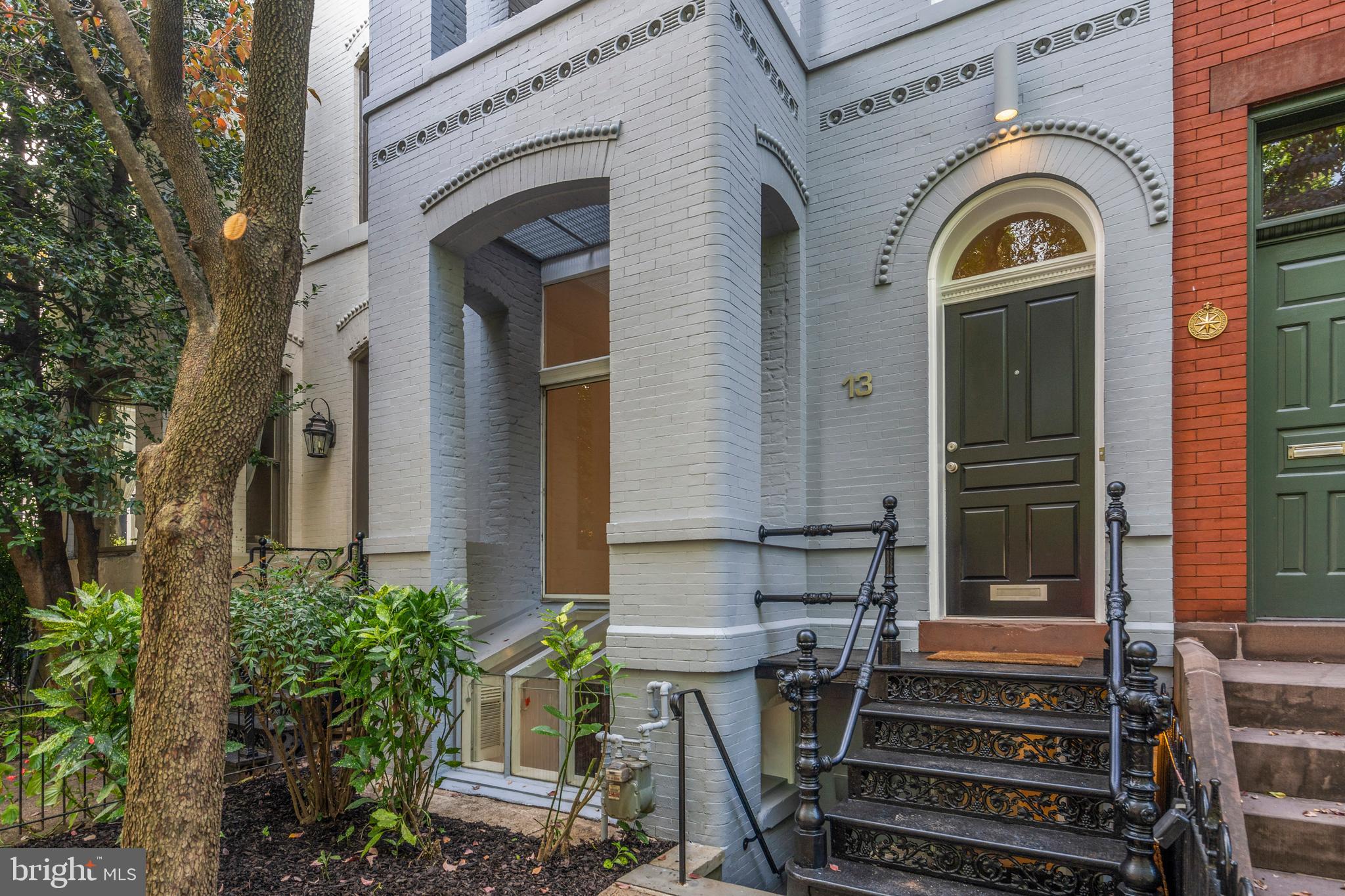 13 9th STREET SE