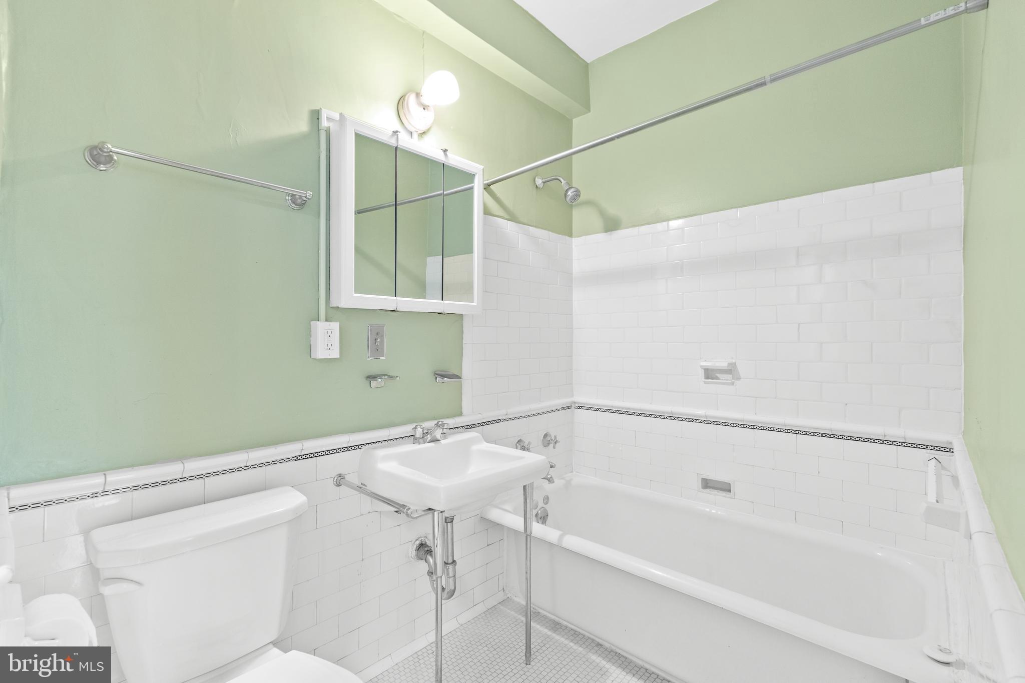 1954 Columbia ROAD NW Unit: 112