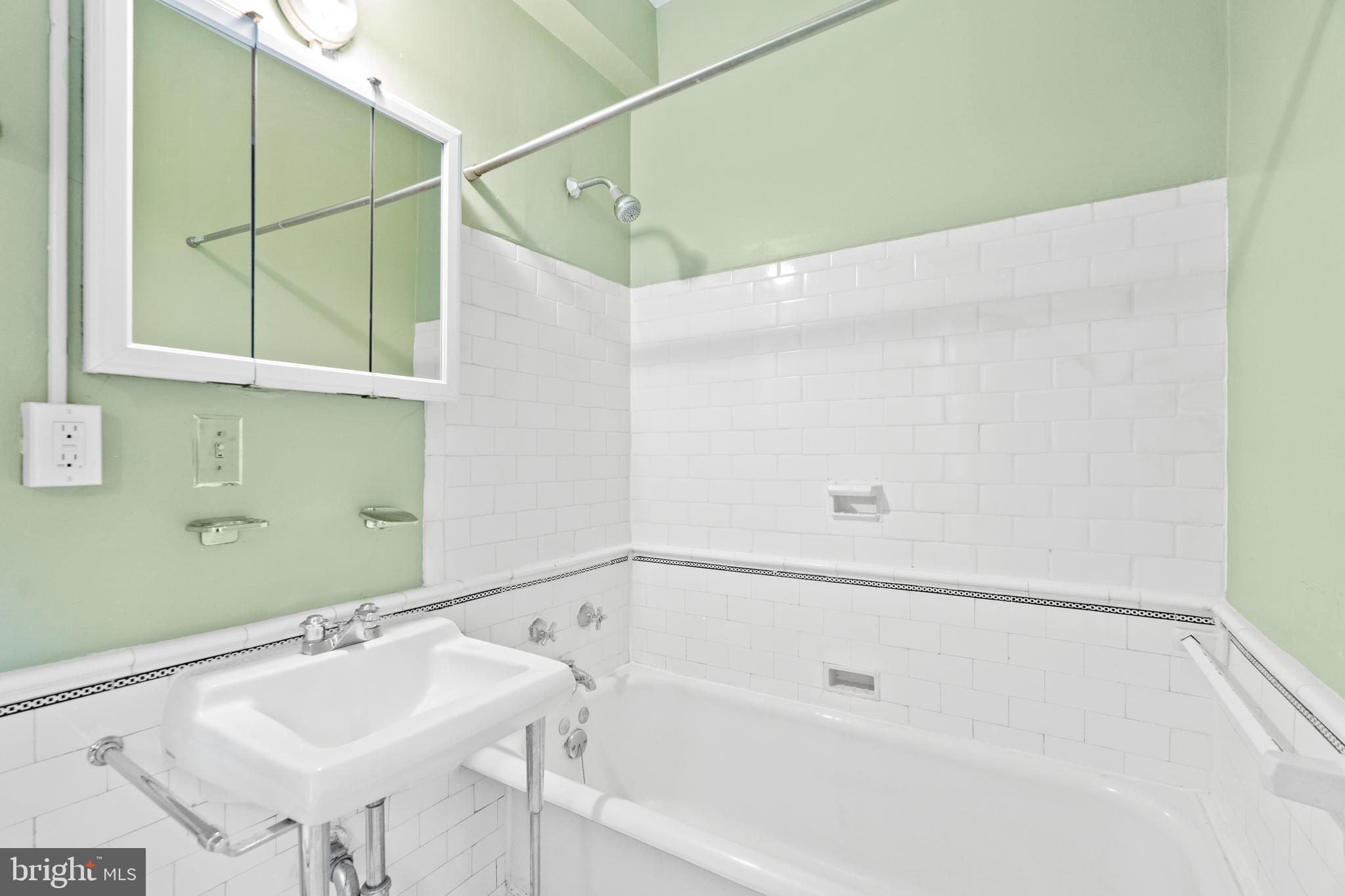 1954 Columbia ROAD NW Unit: 112