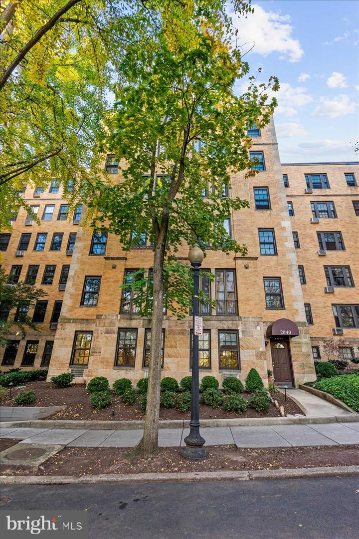 2032 Belmont ROAD NW Unit: 110