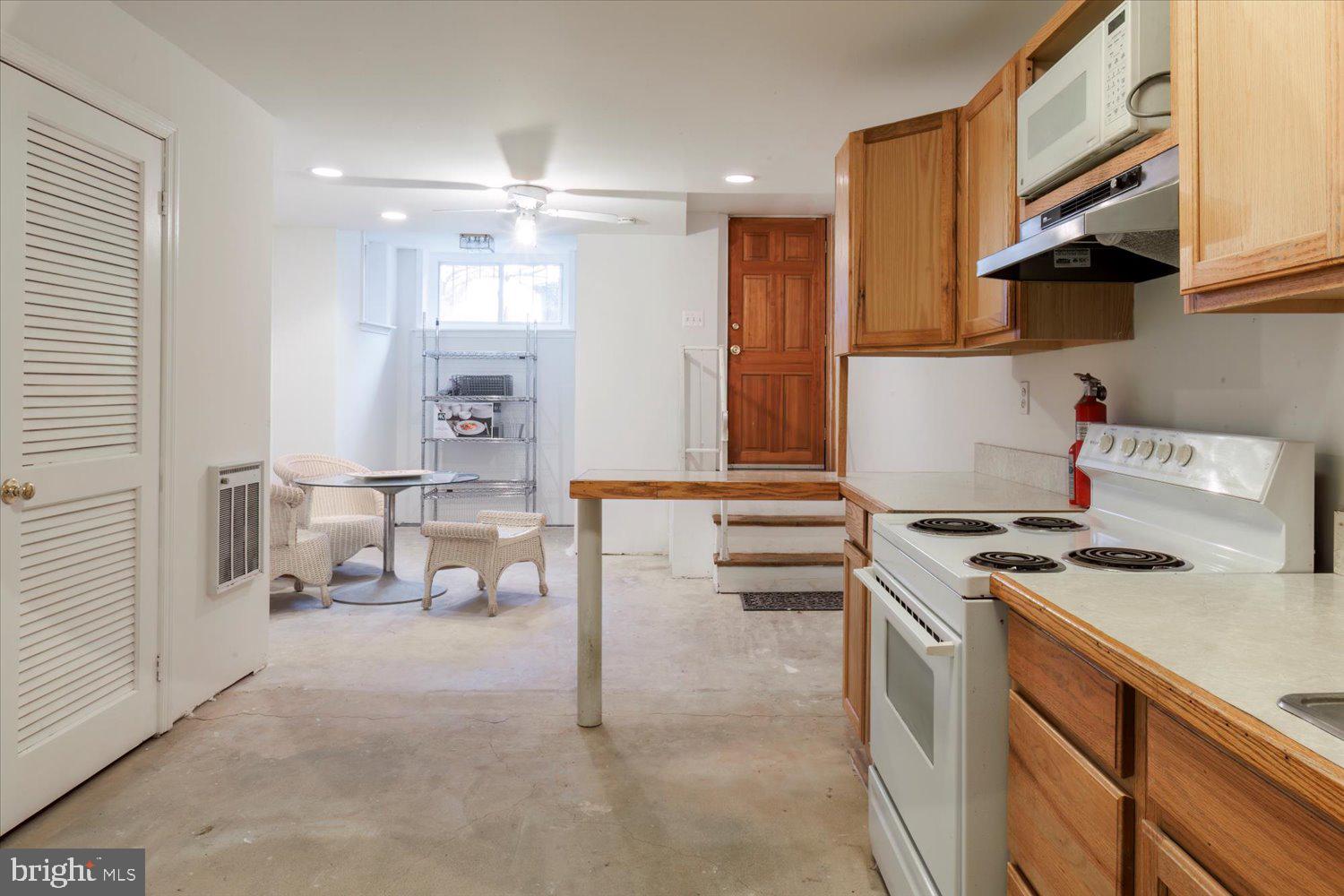 105 8th STREET SE