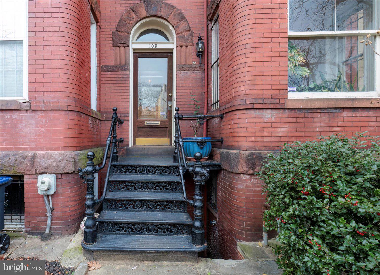 105 8th STREET SE