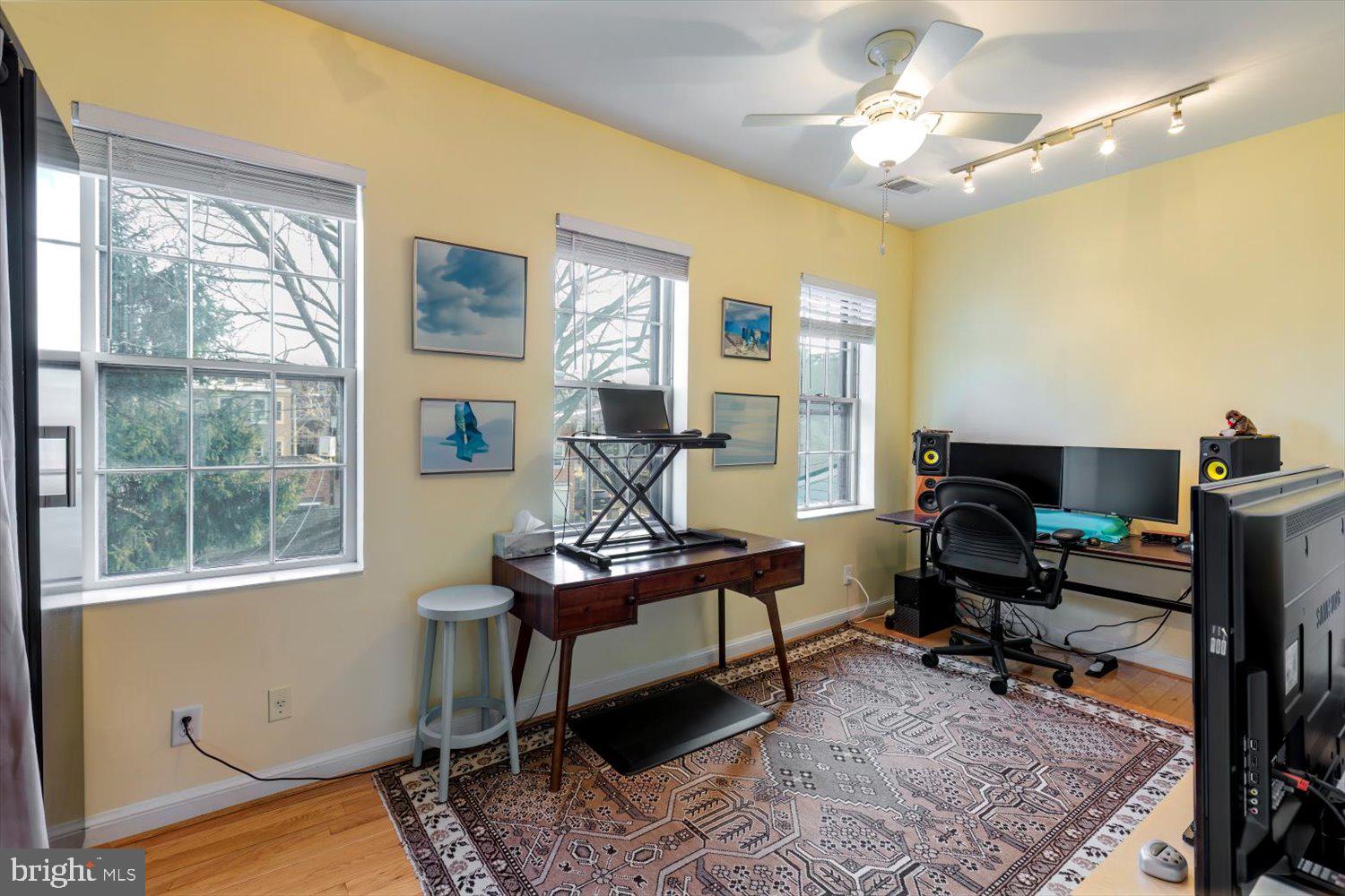 115 10th STREET NE