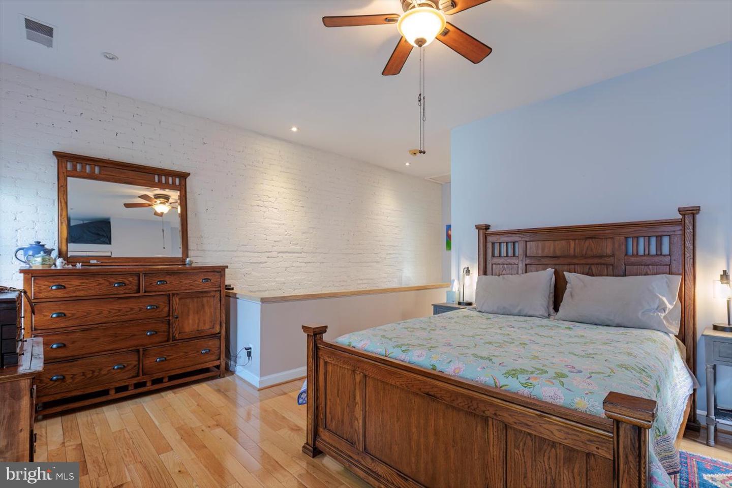115 10th STREET NE