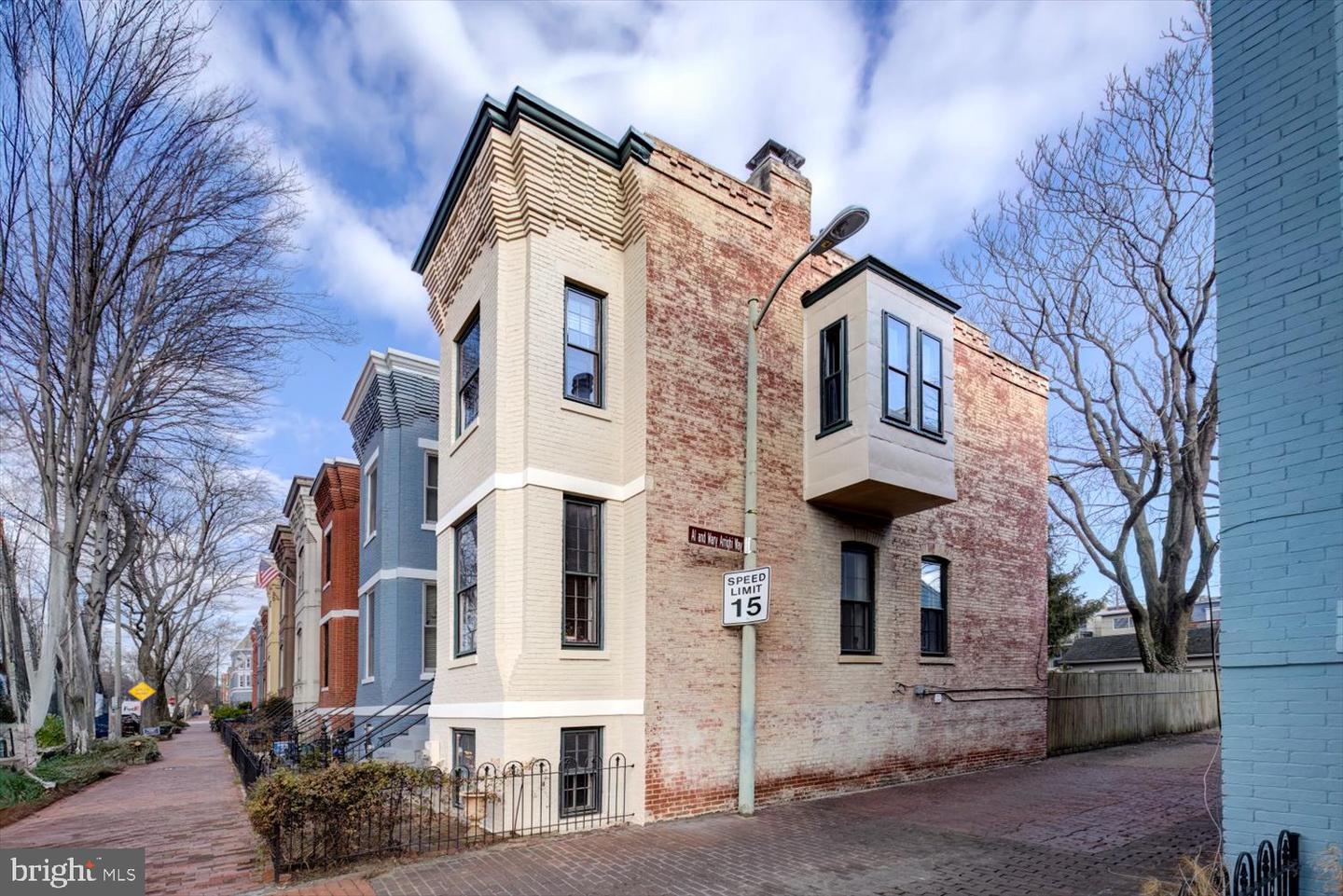 115 10th STREET NE