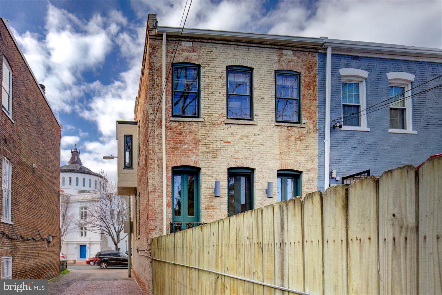 115 10th STREET NE