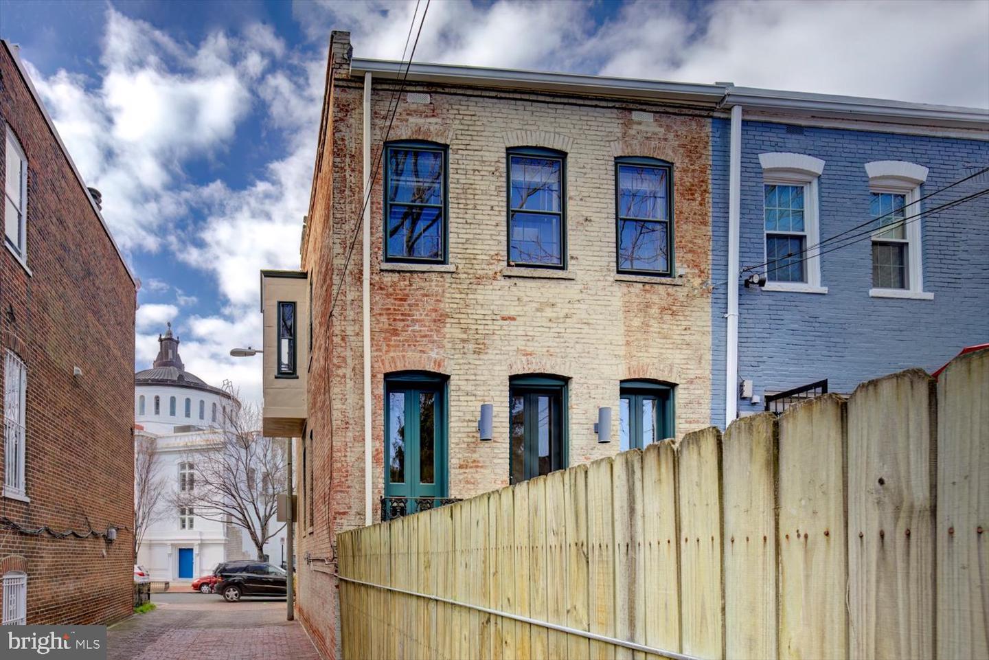 115 10th STREET NE