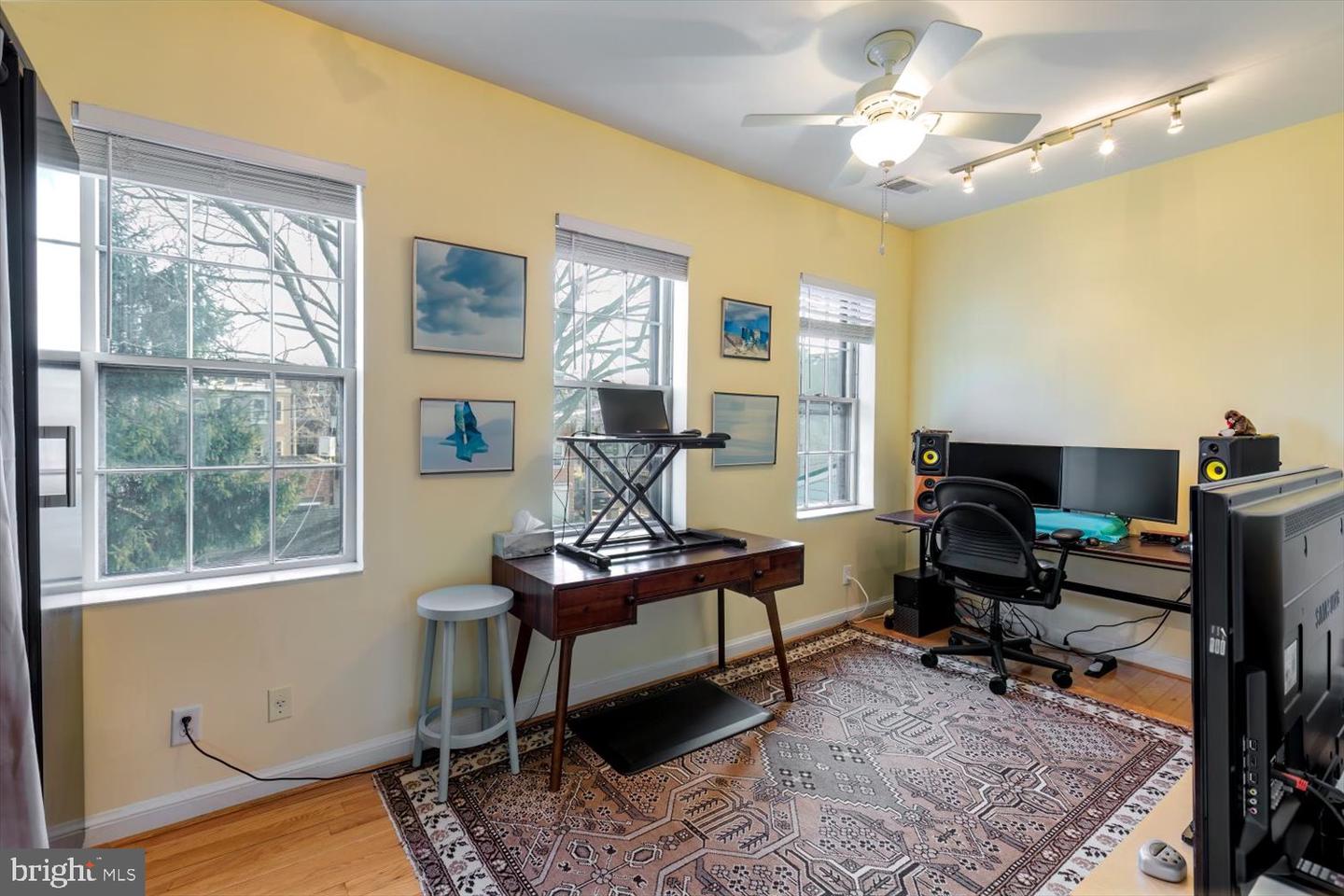 115 10th STREET NE