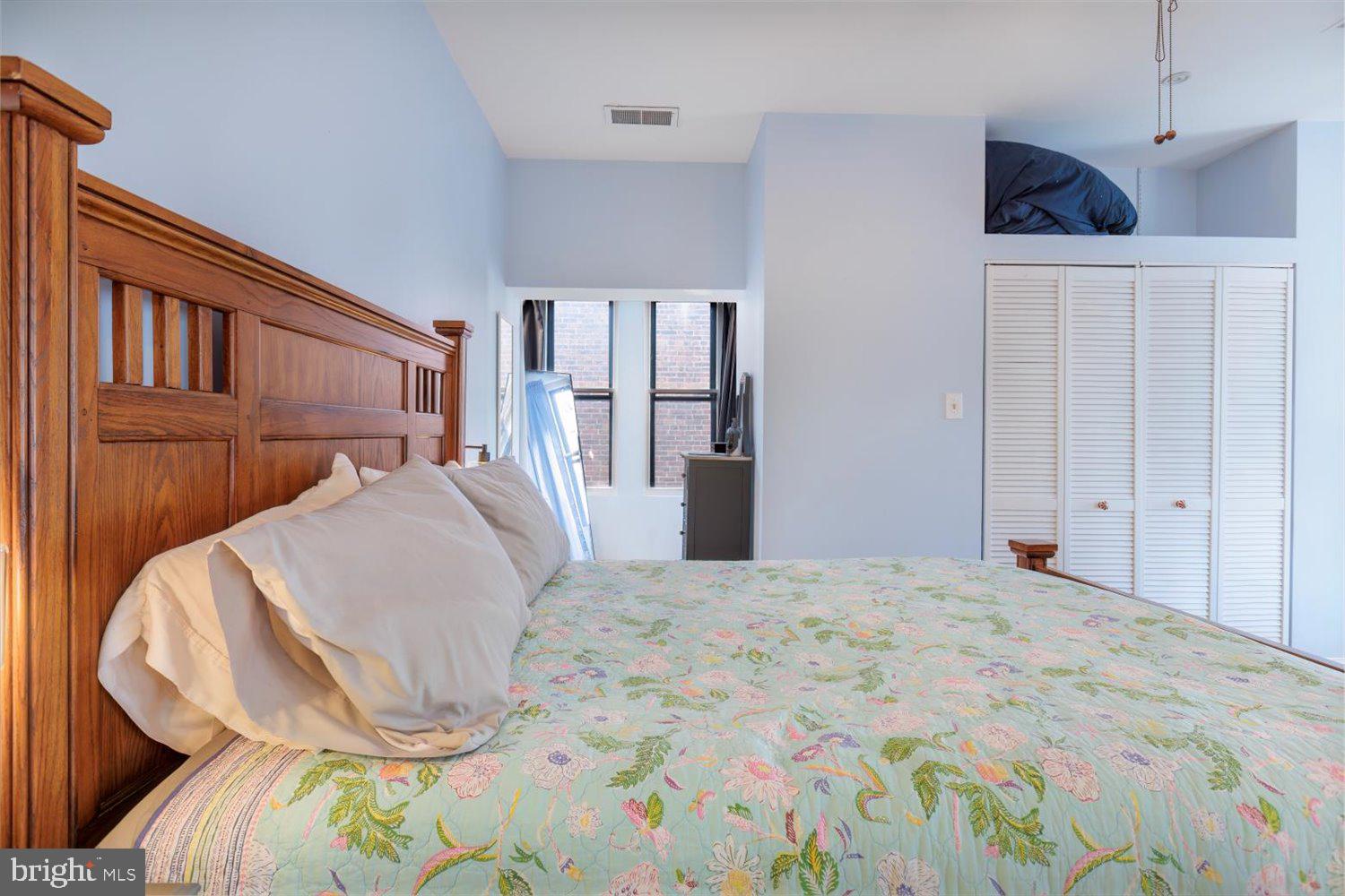 115 10th STREET NE