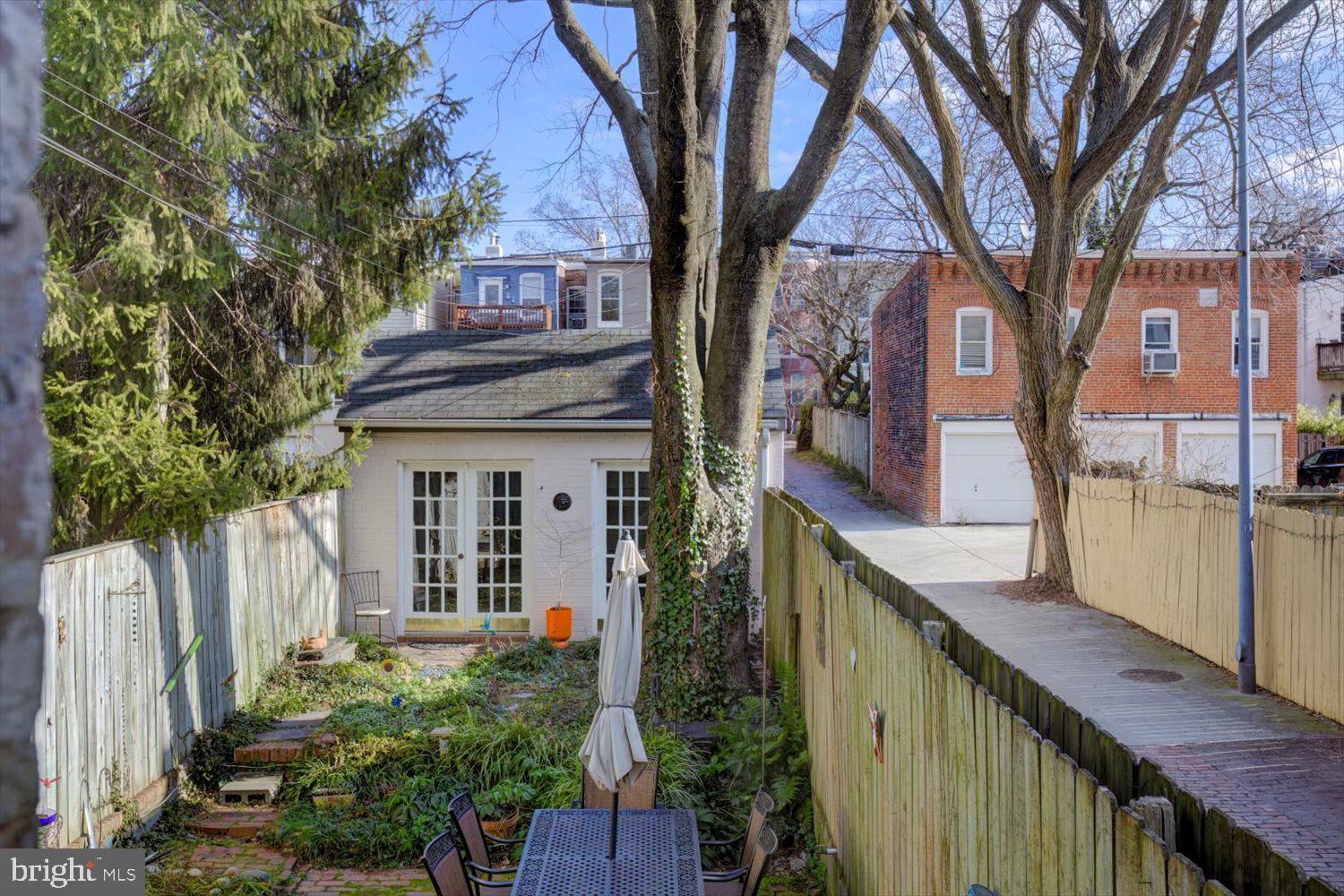 115 10th STREET NE