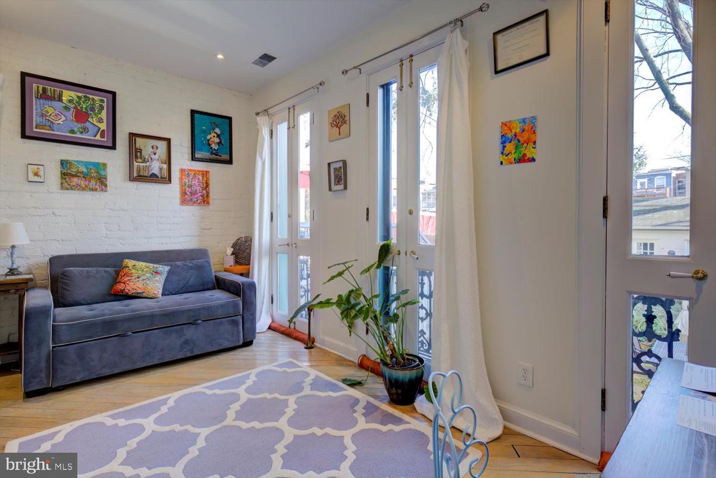 115 10th STREET NE