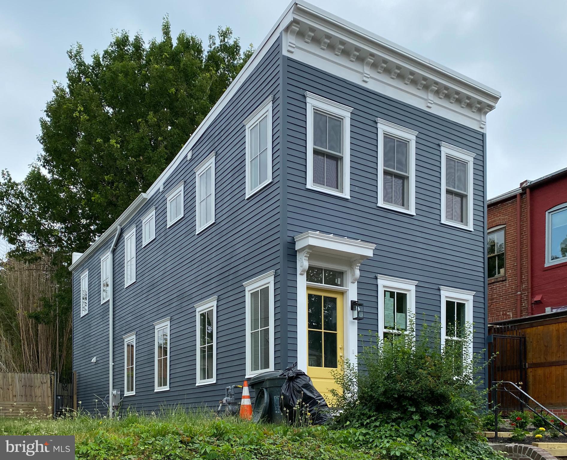 420 4th Street SE