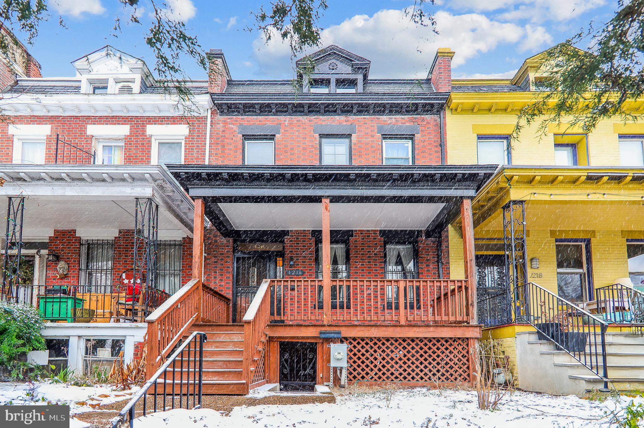 1216 E STREET NE