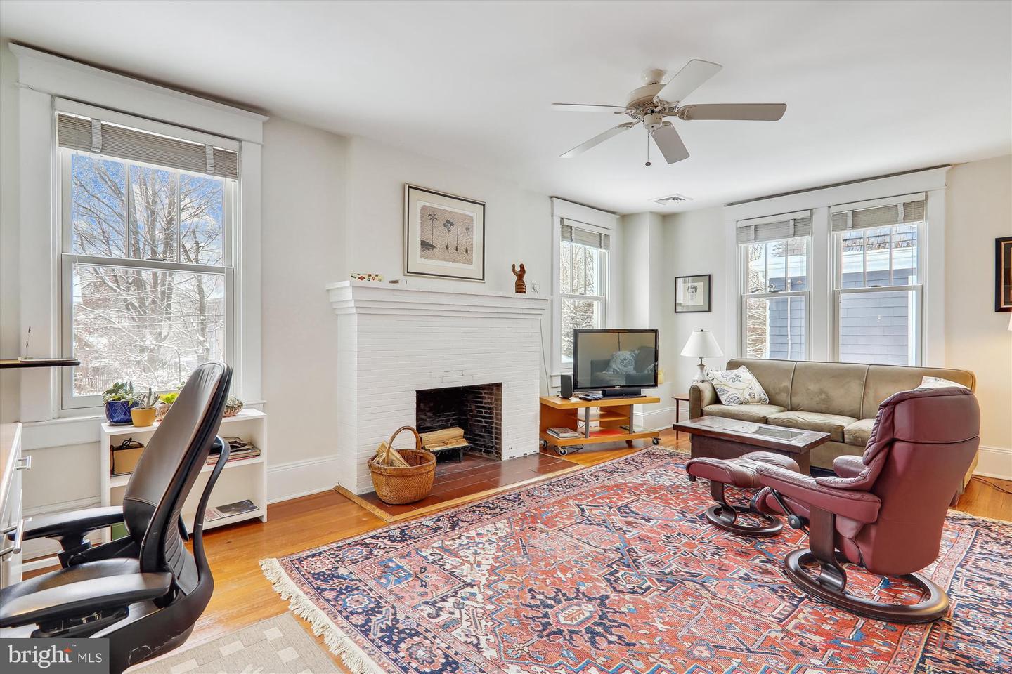 3821 Livingston STREET NW